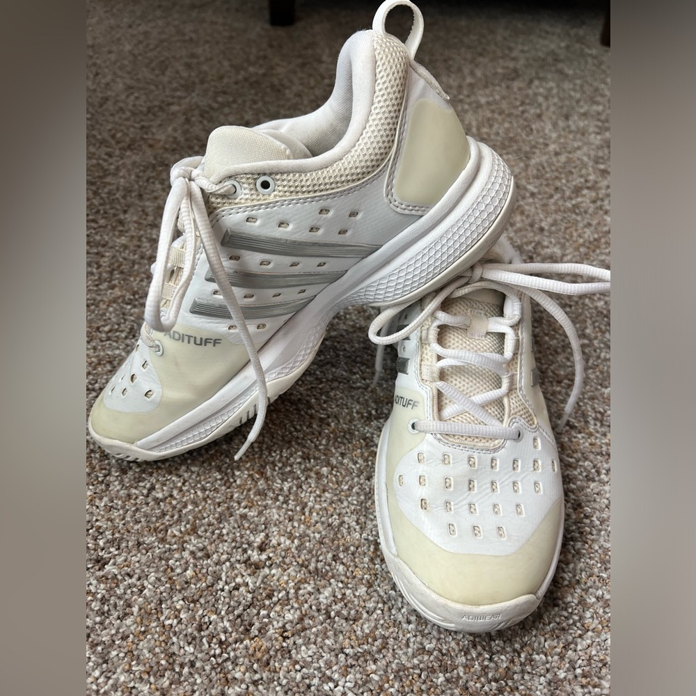 Adidas tennis court shoes